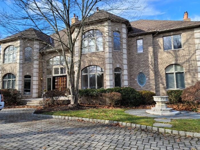 home contents! in Tuxedo Park, NY starts on 4/22/2022