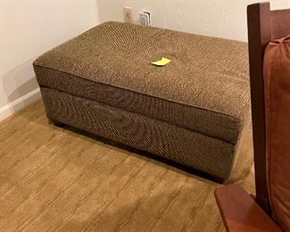 Storage ottoman