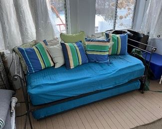 Day bed couch