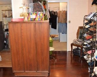 DOWNSTAIRS LINENS CLOTHING OVERVIEW