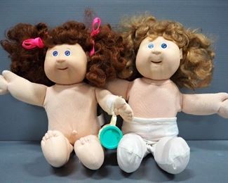 Cabbage Patch Kids Dolls, Qty 2, Xavier Roberts Signature, Both Battery Operated
