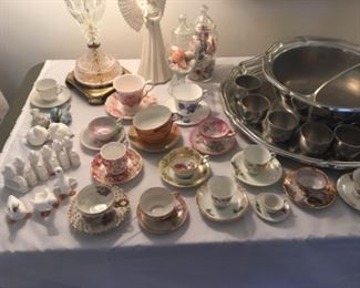 Set of collectible Cups & Saucers