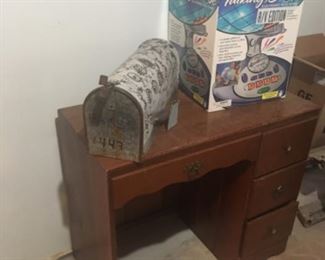 Small maple 4-drawer Desk