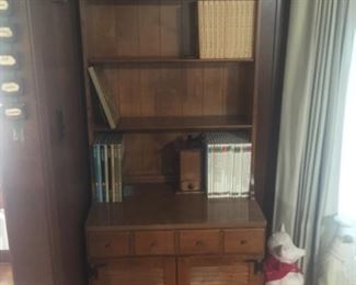 Pair of vintage Ethan Allen Bookcases w/ great storage