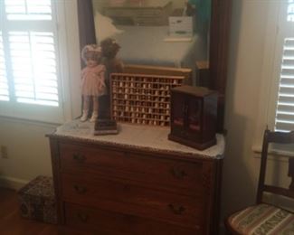 Beautiful  Eastlake-style 3-drawer oak Dresser w/ attached Mirror
