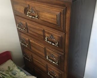 5-drawer Dresser w/ metal pulls