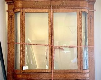 Antique American Quarter-Sewn Oak Corner Cabinet, c. 1880