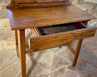 Antique American Oak Desk, c. 1890-1910