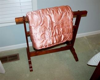Quilt rack, bedding