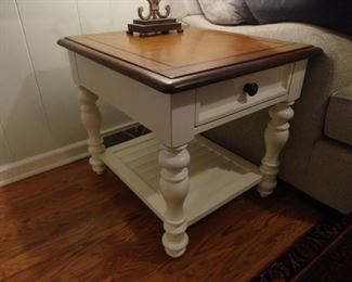 Haverty's Soft Close One Drawer Side Table
