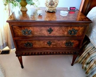 Lot 1 - Fine Furniture Design "European Revival" Queen Bedroom Set - queen bed with nice Simmons Beautyrest mattress - bedding included, 2 nightstands, dresser with mirror, and highboy chest-of-drawers