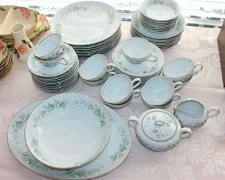 Lot 42 -  Fashion Manor Japan "Vineyard" China - 58 pieces