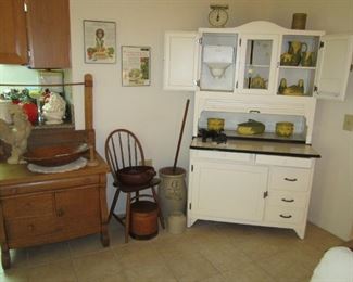 Vintage Hoosier Cabinet.  Excellent Condition