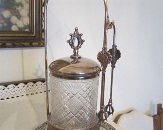 Victorian Pickle Castor