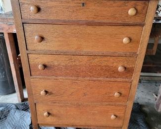 Oak chest of drawers
