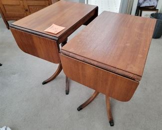 Set drop leaf side tables