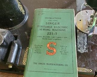 Singer Portable Electric 221 Sewing machine 