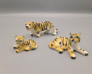 Miniature tiger family statue