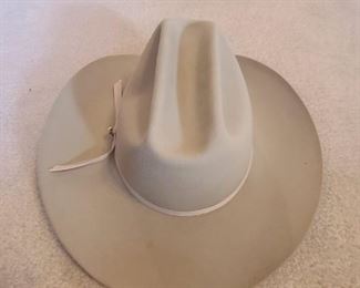 Men's creme suede cowboy hat 
~ Gary's brand