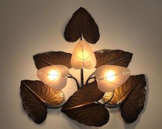 IT LIGHTS UP!!!
GINORMOUS Gorgeous Lighted Lily Pad
Metal Art