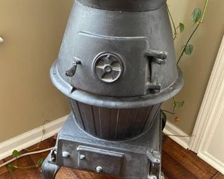 Antique Railroad Caboose Cast Iron Potbelly Stove