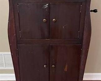 Victoria Victor Talking Machine Includes Very Nice Collection of Vinyl