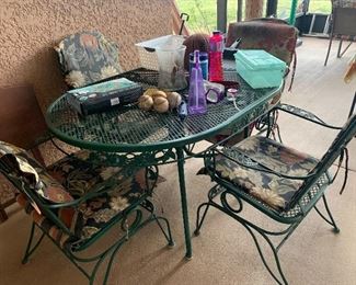Metal table w/ 4 chairs