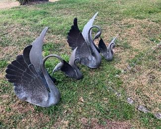 Beautiful bronze swans, very heavy.