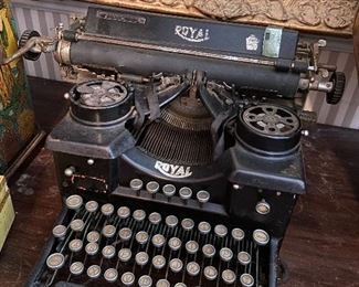 Antique Royal Typewriter 