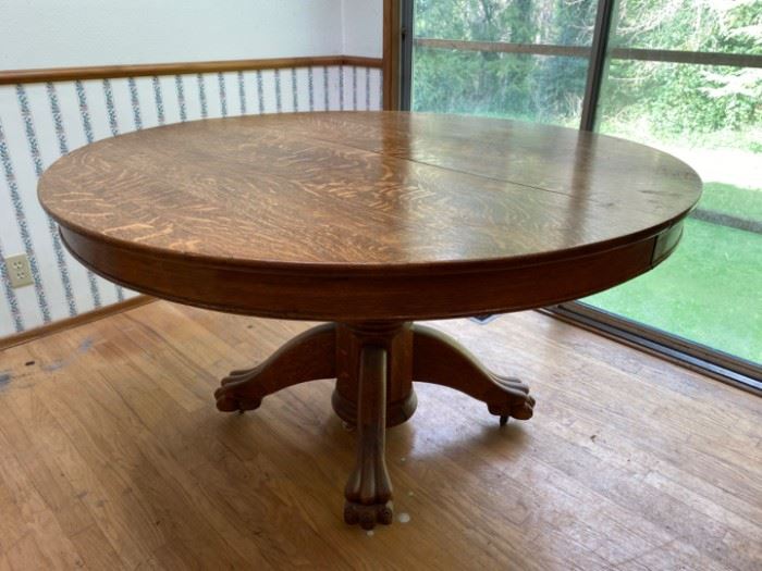 Tiger Sawn Oak 54-inch Round Dining Table from the Victorian era