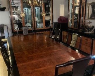 Wonderful dining table and chairs
Table has 2 leaves and protective. Pads