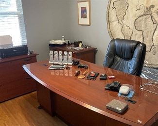 Entire desk furniture 