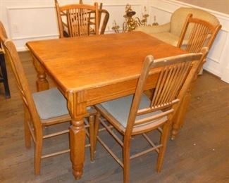 Antique kitchen table w/chairs & leaves