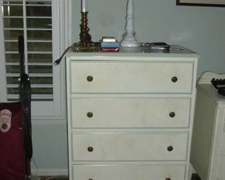 Chest of drawers & lamps