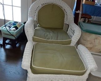 Nice wicker chair w/ottoman