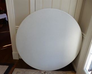 Round Table..there are 3 of them for sale..there are also a few 6' tables too