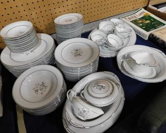 Noritake Duane dish set