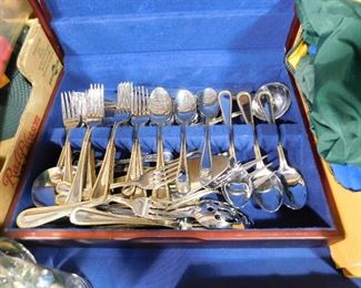Flatware set
