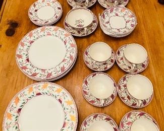 12_____ $395
Wedgwood English Luster service "Amherst"
8 dinner plates/ 7 dessert / 6 tea cups & saucers
5 boullions with 10 saucers