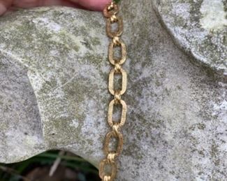 $575 - 18kt gold link bracelet made in Italy 0.56 ounces 