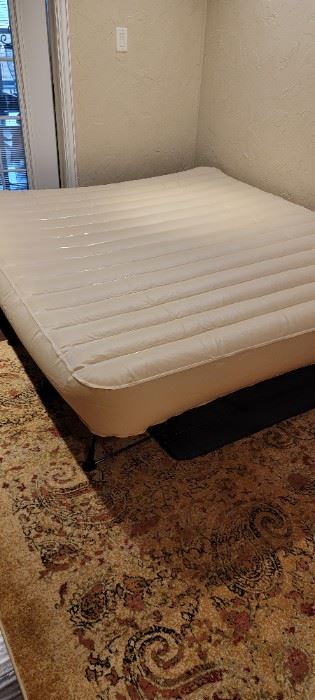 Frontgate Electric Self Inflating Queen Bed