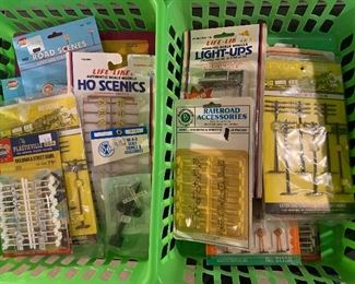 HO scale signs and signal lights