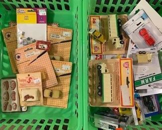 HO scale people and cars