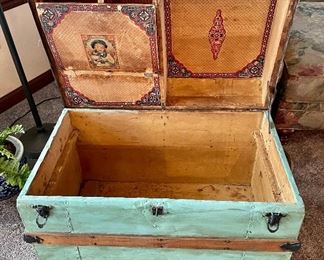 Nice vintage wood and metal trimmed trunk with storage in lid.