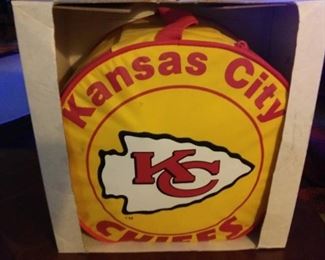 Chiefs E-Z Hold Dinnerware in Tote Bag, Great for Tailgating