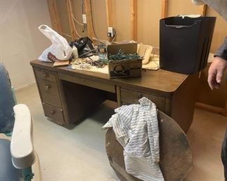 . . . a great desk for home schooling or work-at-home folks