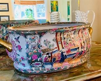 FAMILLE ROSE PORCELAIN FOOTBATH/FISH BOWL