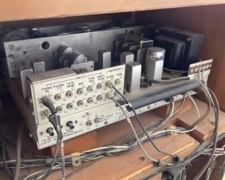 Pilot 1090-A Vintage Tube Stereo Console Unit 690-A Preamp/FM Stereo Tuner Garrard RC88/4 Turntable Pilot SA-232 Amp EL84 Amplifier Jensen 41-77D Jensen P15P Special Design C-1090 Main Unit: 34x40x18in Speaker: 34x25.25x18in HxWxD