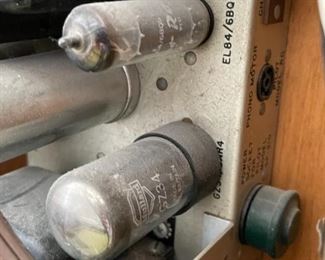 Pilot 1090-A Vintage Tube Stereo Console Unit 690-A Preamp/FM Stereo Tuner Garrard RC88/4 Turntable Pilot SA-232 Amp EL84 Amplifier Jensen 41-77D Jensen P15P Special Design C-1090 Main Unit: 34x40x18in Speaker: 34x25.25x18in HxWxD