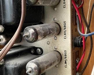 Pilot 1090-A Vintage Tube Stereo Console Unit 690-A Preamp/FM Stereo Tuner Garrard RC88/4 Turntable Pilot SA-232 Amp EL84 Amplifier Jensen 41-77D Jensen P15P Special Design C-1090 Main Unit: 34x40x18in Speaker: 34x25.25x18in HxWxD